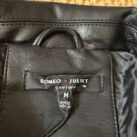 Romeo & Juliet Couture Black Vegan Leather Jacket with Floral Embroidery Size M - Picture 2 of 9